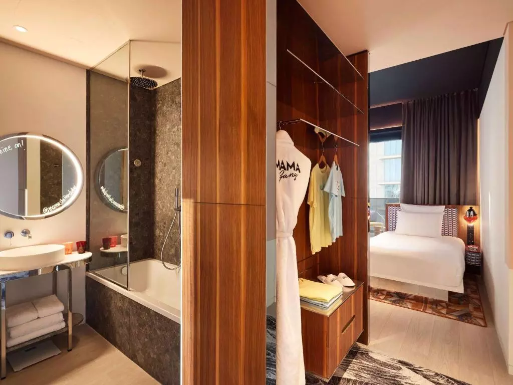 کودک با تخت مستر روم